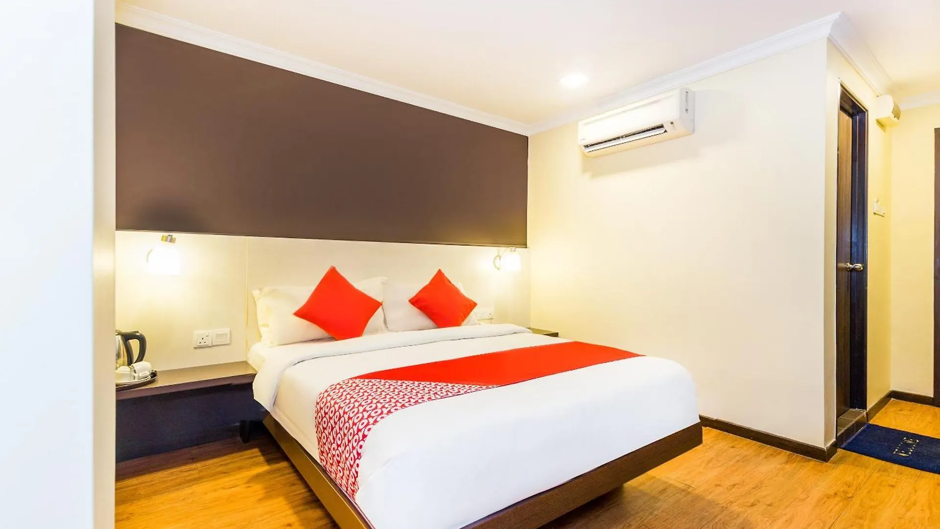 Oyo 431 Hotel De Grand Orchard contacts